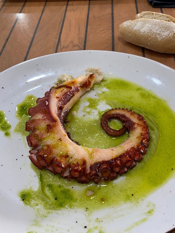 Pulpo a la brasa con mojo picón verde (segundo premio feria de la tapa)